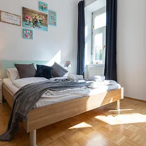 https://yeshello-elegant-apartment-near-central.vienna-besthotels.com